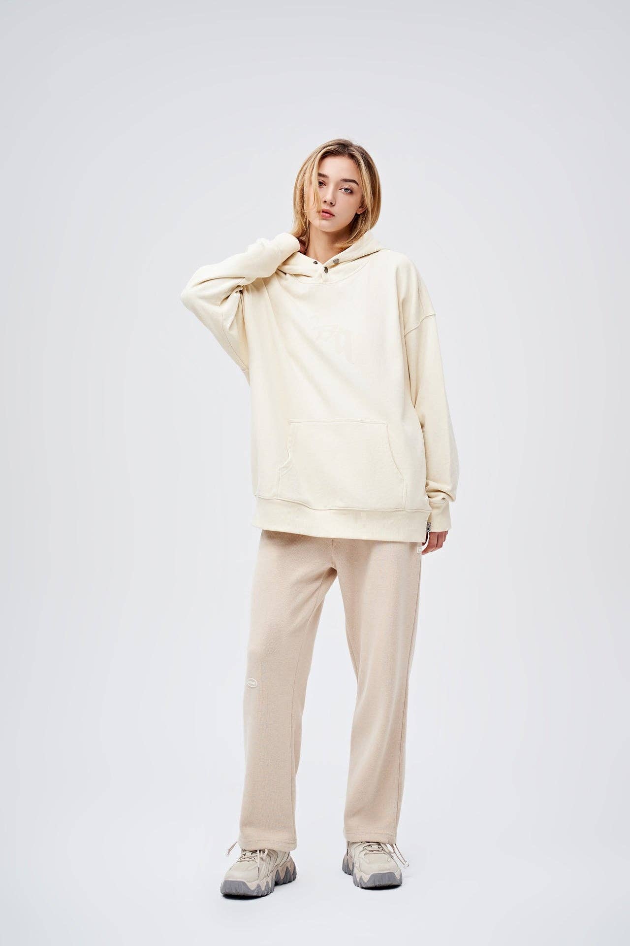 AMOO. 90s Vintage Two Seasons Hoodie — Cream. Size M