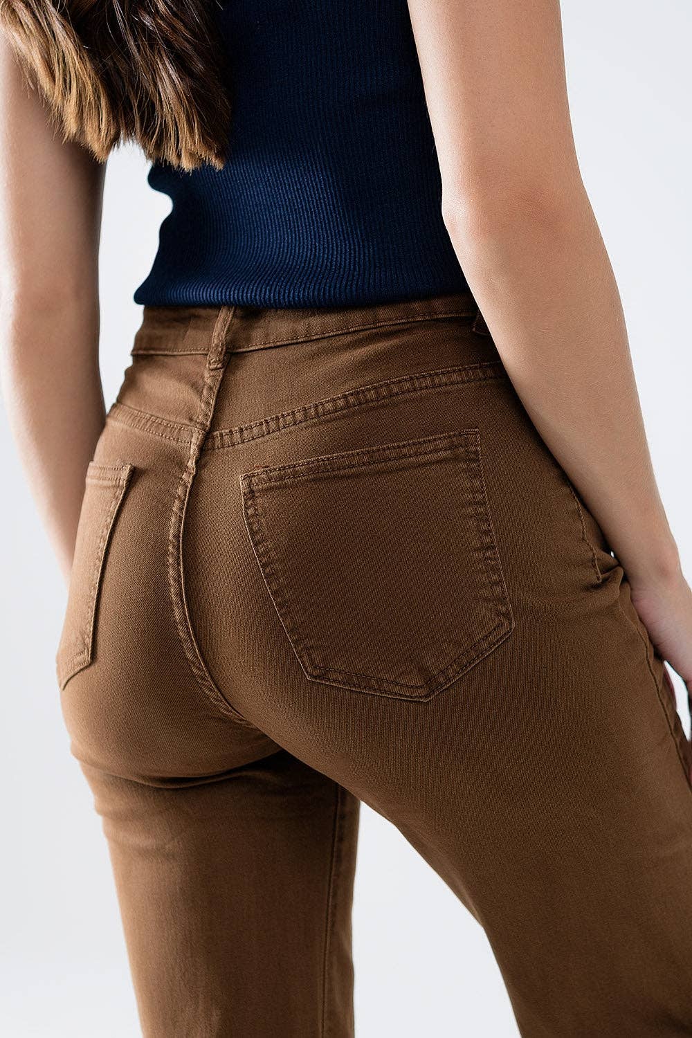Straight Jeans With Gold Buttons At the Side in Brown / Medium
