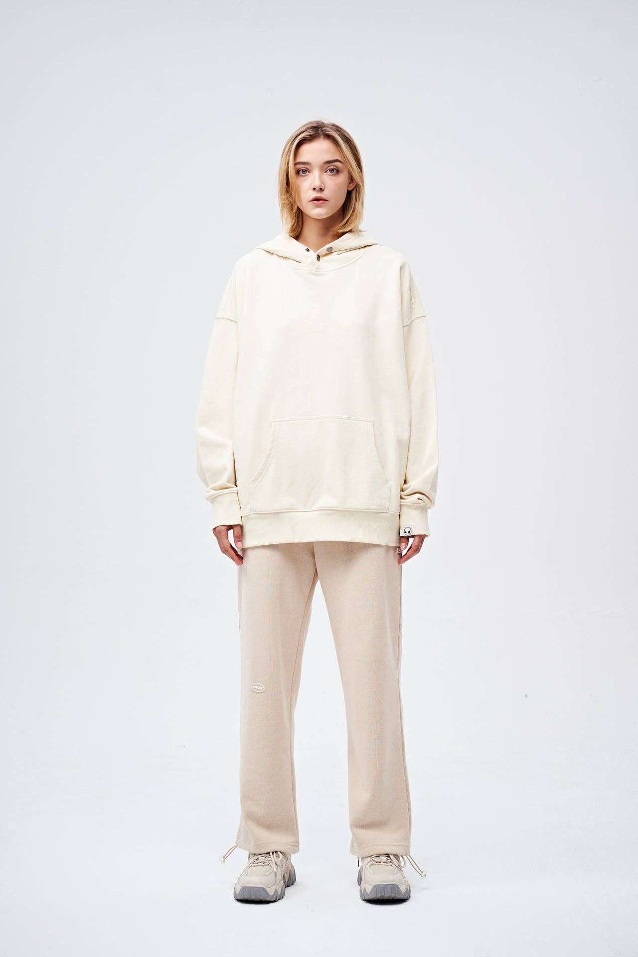 AMOO. 90s Vintage Two Seasons Hoodie — Cream. Size M