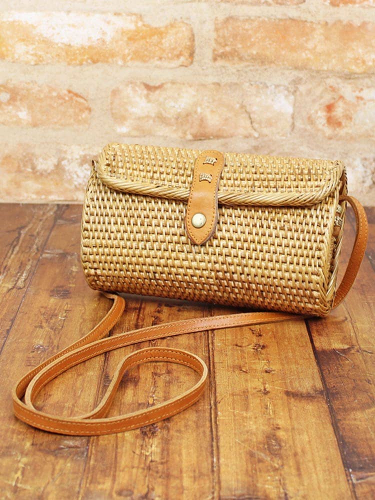 BASKET BARREL BAG WITH BATIK FABRIC LINING