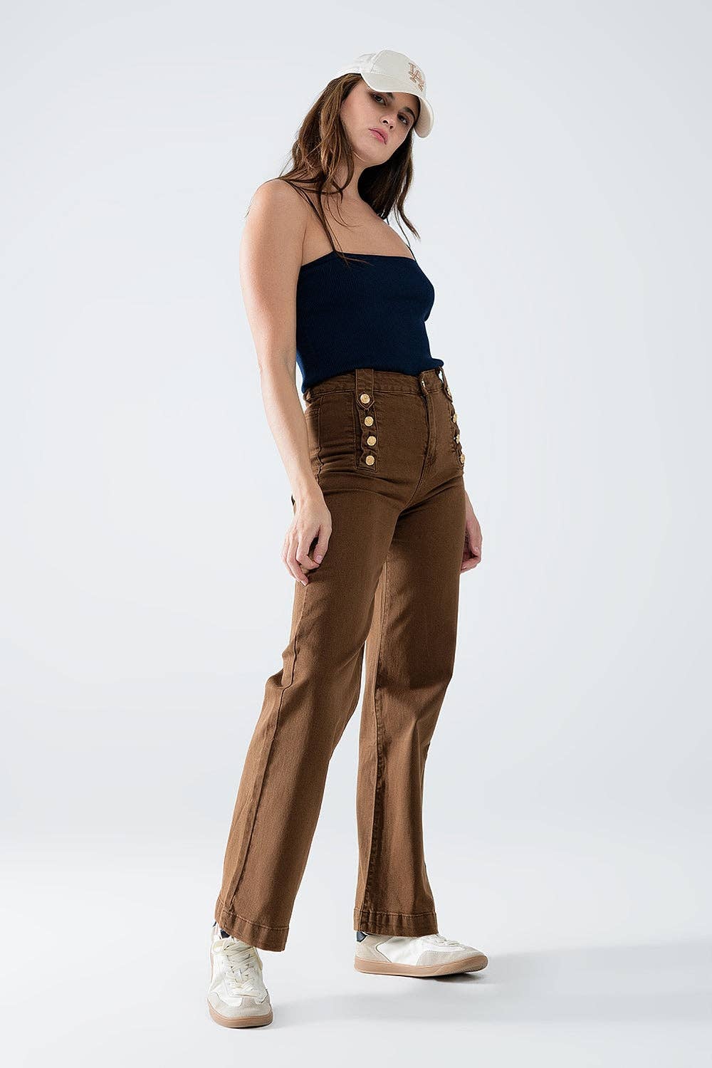 Straight Jeans With Gold Buttons At the Side in Brown / Medium