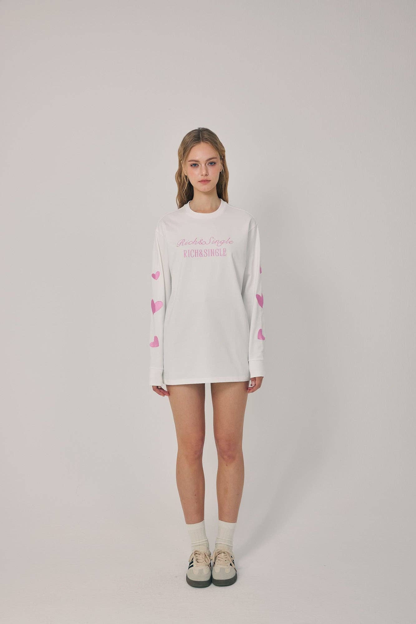 AMOO. Rich & Single Sweet Sentiments Tee. Large