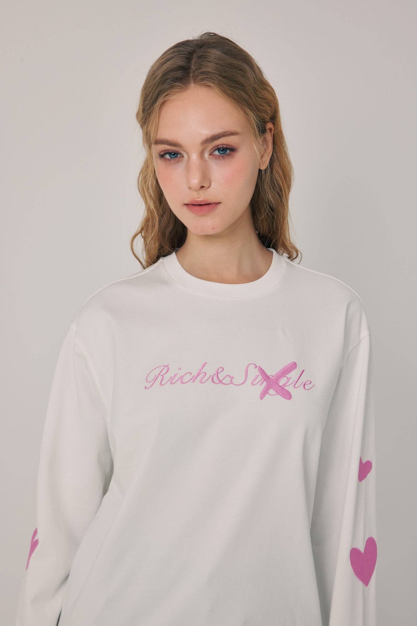 AMOO.Rich & Single Signature Chic Tee — Medium