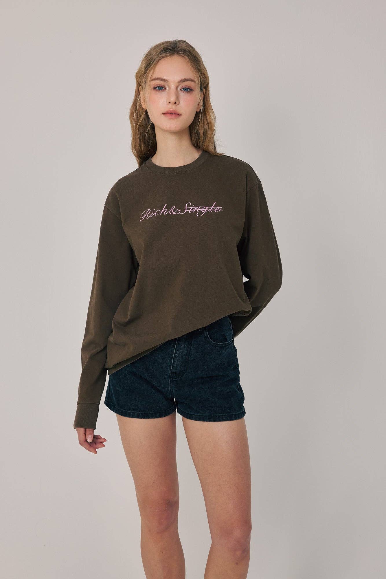 AMOO. Rich & Single. Earthy Elegance Tee — Small