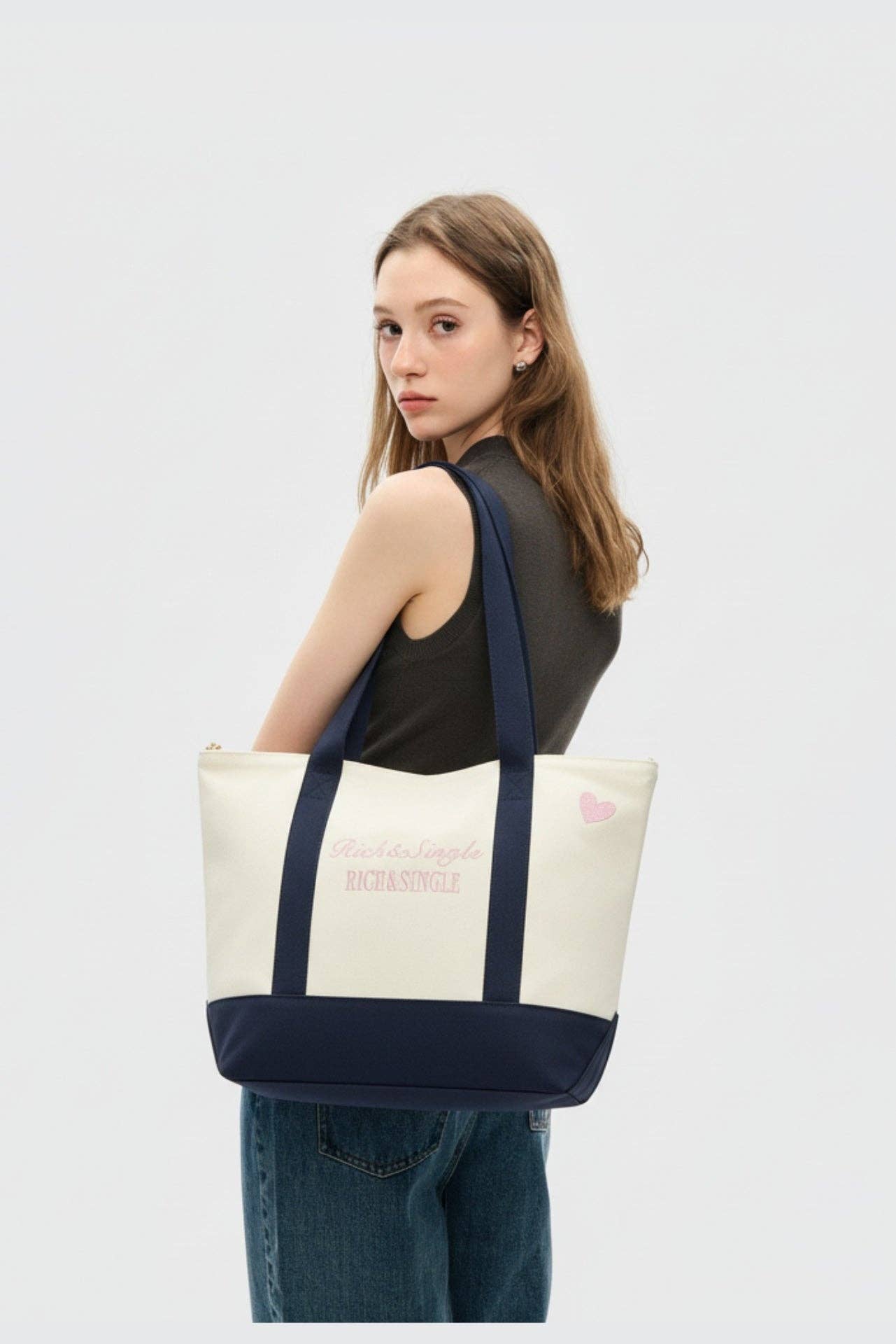 AMOO. Rich & Single Tote Bag